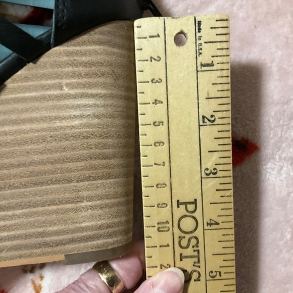 NIB Miranda Lambert Black wedge sandal Size 6 1/2 4.25” heel Back zip Gladiator - Picture 2 of 13